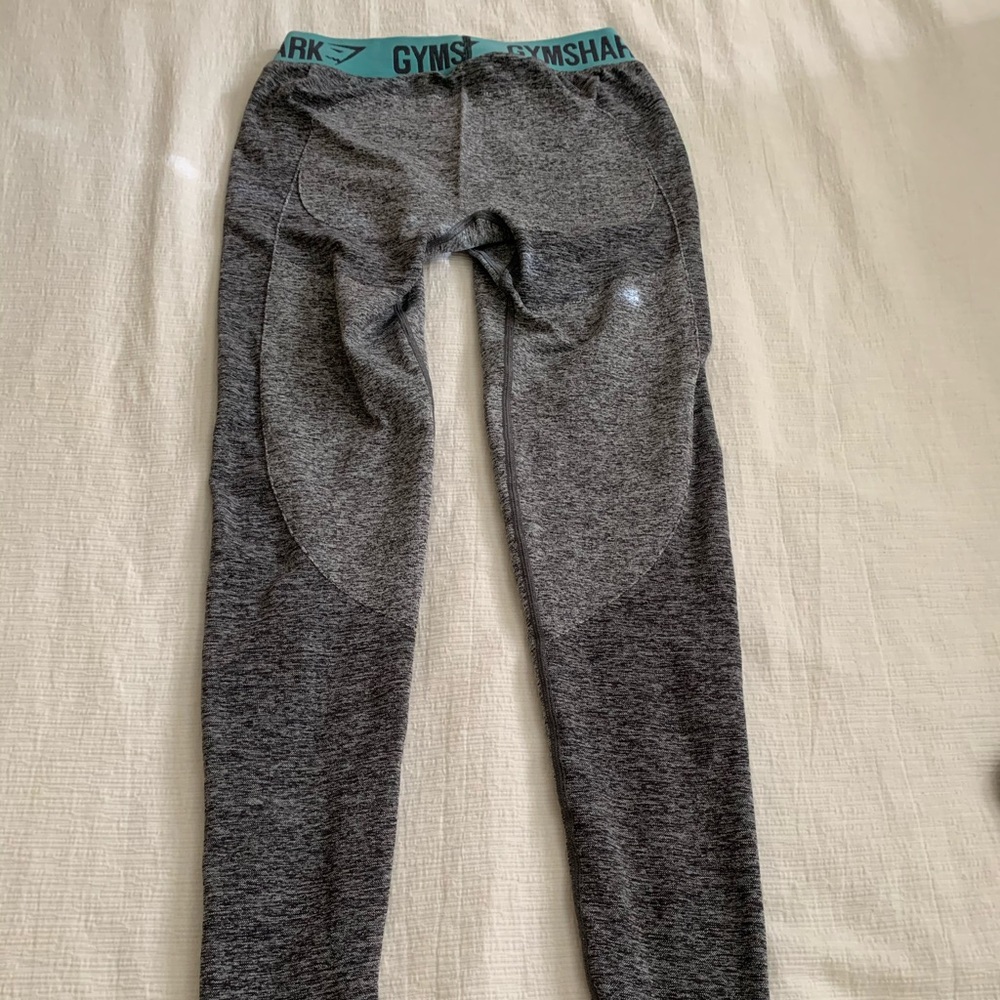 Gymshark Sports Bra & Matching Legging - Picture 5 of 5